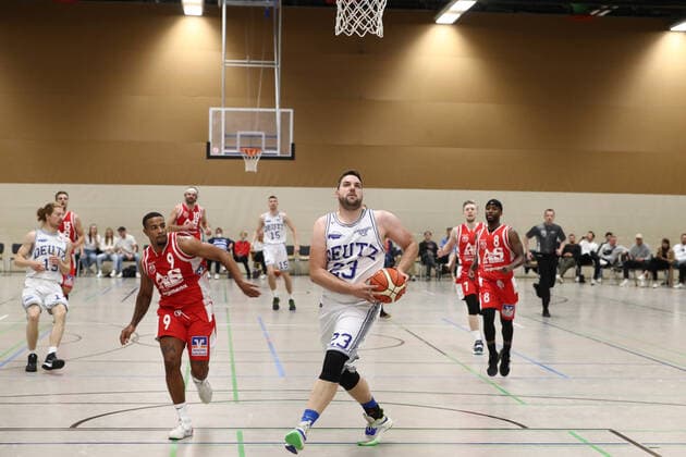 Deutzer TV vs. BSV Münsterland Baskets Wulfen, Basketball, Regionalliga, Christian Fröhlingsdorf (Deutz), 03.10.2020, Bild:
