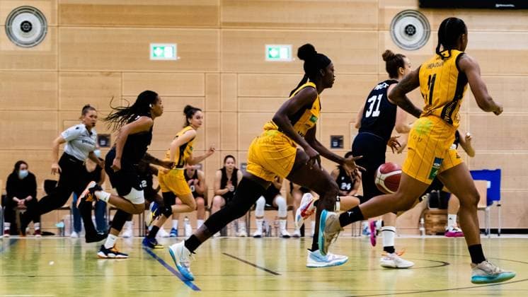 Duesseldorf, Germany, October 3r General match scene during the 1. Toyota Damen Basketball Bundesliga game between the Capitol Bascats Duesseldorf and inexio Royals Saarlouis at Wekita Sportarena in Duesseldorf 1. Toyota Damen Basketball Bundesliga - Capitol Bascats Duesseld 