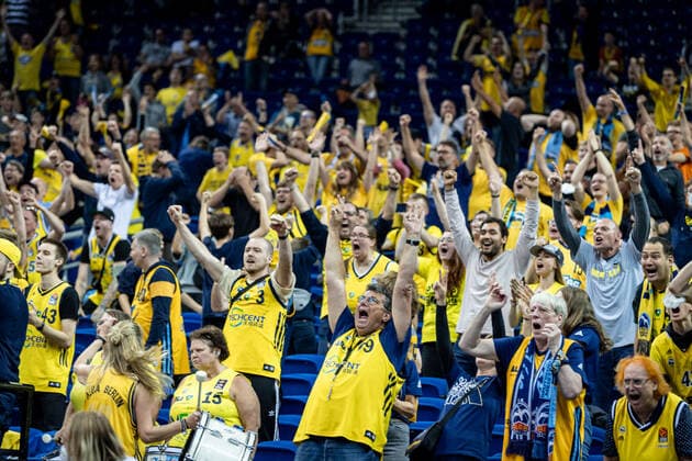 Basketball Berlin 03.10.2021 Saison 2021 2022 MagentaSport BBL Pokal Achtelfinale Alba Berlin - Telekom Baskets Bonn Jubel Alba Fans