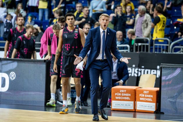 Basketball Berlin 03.10.2021 Saison 2021 2022 MagentaSport BBL Pokal Achtelfinale Alba Berlin - Telekom Baskets Bonn Tuomas Iisalo (Bonn, Trainer)