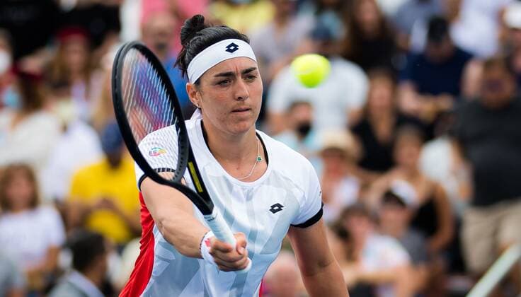 Mandatory Credit: Photo by Rob Prange Shutterstock (12471262e) Ons Jabeur of Tunisia in action during the final of the 2021 Chicago Fall Tennis Classic WTA, Tennis Damen 500 tennis tournament Chicago Fall Tennis Classic 2021, Tennis, Chicago, USA - 03 Oct 2021 Chicago Fall Tennis Classic 2021, Tennis, Chicago, USA - 03 Oct 2021  Copyright: xRobxPrange Shutterstockx 12471262e