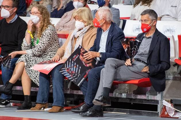 r. Vereinspraesident Herbert Hainer (FC Bayern München), FC Bayern Basketball vs. Brose Bamberg, easyCredit BBL, 03.10.2021 Muenchen Bayern Deutschland