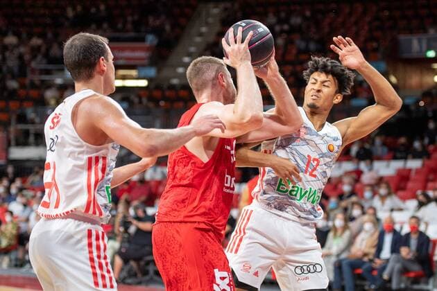 D. Thomas 1 (FC Bayern Muenchen), Jason George 12 (FC Bayern), FC Bayern Basketball vs. Brose Bamberg, easyCredit BBL, 03.10.2021 Muenchen Bayern Deutschland