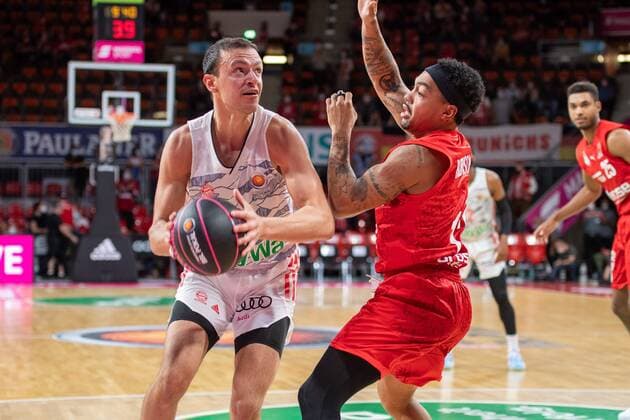Zan Mark Sisko 31 (FC Bayern), Justin Robinson 12 (Brose Bamberg), FC Bayern Basketball vs. Brose Bamberg, easyCredit BBL, 03.10.2021 Muenchen Bayern Deutschland