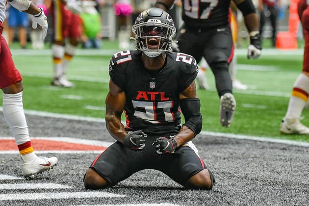 Bilder des Jahres 2021, Sport 10 Oktober Sport Themen der Woche KW39 Sport Bilder des Tages ATLANTA, GA Ã OCTOBER 03: Atlanta strong safety Duron Harmon (21) reacts after dropping an interception during the NFL, American Football Herren, USA game between the Washington Football Team and the Atlanta Falcons on October 3rd, 2021 at Mercedes-Benz Stadium in Atlanta, GA. (Photo by Rich von Biberstein Icon Sportswire) NFL: OCT 03 Washington Football Team at Falcons Icon211003046