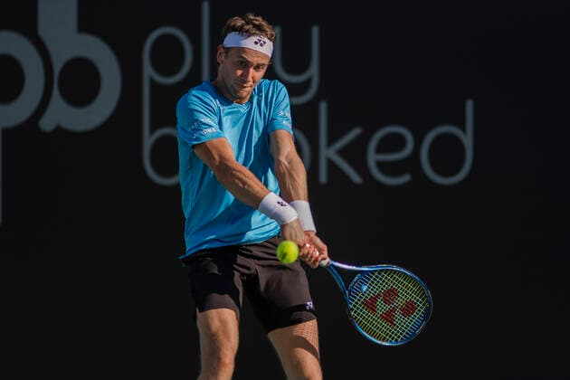 October 3, 2021, San Diego, California, USA: CASPER RUUD of Norway hits the ball back to opponent Cameron Norrie of Great Britain during the final singles match of the San Diego Open tennis tournament. Ruud won the match, 6-0, 6-2. San Diego USA - ZUMAb202 20211003_znp_b202_001 Copyright: xDavidxBarakx