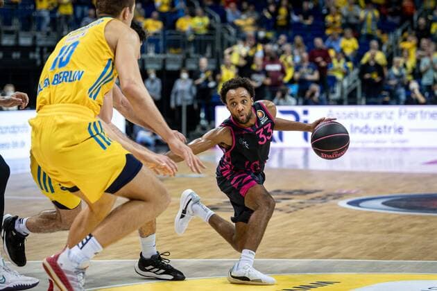 Basketball Berlin 03.10.2021 Saison 2021 2022 MagentaSport BBL Pokal Achtelfinale Parker Jackson-Cartwright (Bonn, No.33)