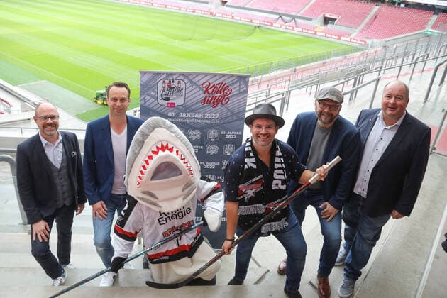 Bilder des Jahres 2021, Sport 10 Oktober Sport Themen der Woche KW40 Sport Bilder des Tages Pressekonferenz Wintergame Eishockey DEL Haie Rheinenergie Stadion Köln Deutschland 04.10.2021 Von links: Lutz Wingerath Lukas Wachten Sharky Björn Heuser Philipp Walter Stephan Brandt *** Press Conference Wintergame Ice Hockey DEL Sharks Rheinenergie Stadion Cologne Germany 04 10 2021 From left Lutz Wingerath Lukas Wachten Sharky Björn Heuser Philipp Walter Stephan Brandt