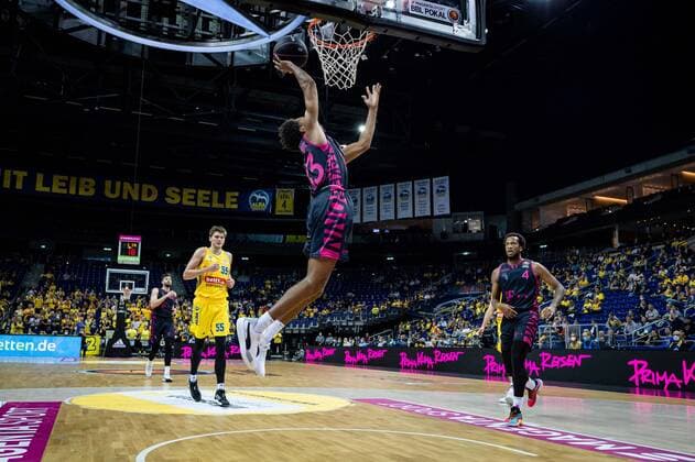 Basketball Berlin 03.10.2021 Saison 2021 2022 MagentaSport BBL Pokal Achtelfinale Parker Jackson-Cartwright (Bonn, No.33)