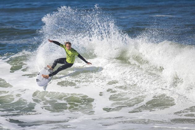Bilder des Jahres 2021, Sport 10 Oktober Sport Themen der Woche KW40 Sport Bilder des Tages October 4, 2021, Ericeira, Portugal: Hawaian Cody Young competes during the Round of 96 of the MEO Visual Pro Ericeira, WSL (World Surf League) in Ericeira. Ericeira Portugal - ZUMAs197 20211004_zaa_s197_131 Copyright: xHenriquexCasinhasx