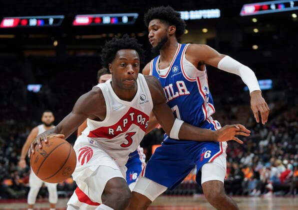 October 4, 2021, Toronto, on, Canada: Toronto Raptors forward OG Anunoby (3) drives into Philadelphia 76ers guard Isaiah Joe (7) during first half NBA, Basketball Herren, USA pre-season basketball action in Toronto on Monday, October 4, 2021. Canada News - October 4, 2021  - ZUMAc35_ 20211004_zaf_c35_055 Copyright: xNathanxDenettex