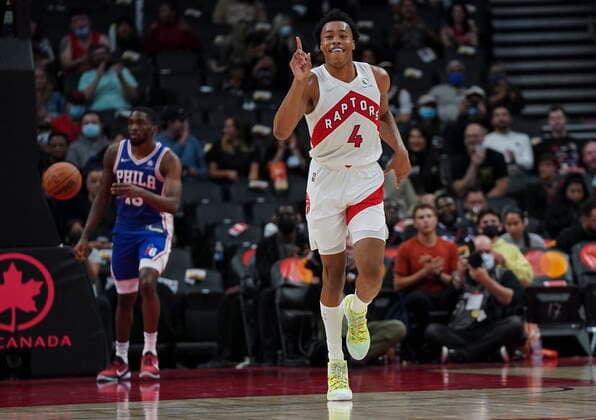 October 4, 2021, Toronto, on, Canada: Toronto Raptors forward Scottie Barnes (4) reacts after a slam dunk past Philadelphia 76ers guard Shake Milton (18) during second half NBA, Basketball Herren, USA pre-season basketball action in Toronto on Monday, October 4, 2021. Canada News - October 4, 2021  - ZUMAc35_ 20211004_zaf_c35_071 Copyright: xNathanxDenettex