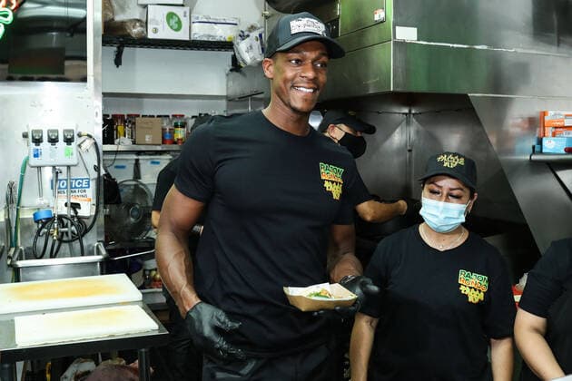 National Taco Day With Los Angeles Lakers Star Rajon Rondo At Tacos AF American professional basketball player Rajon Rondo attends the National Taco Day With Los Angeles Lakers Star Rajon Rondo held at Tacos AF on October 4, 2021 in Los Angeles, California, United States. Tacos AF partnered with Lakers Rajon Rondo to support the Downtown community by donating a portion of proceeds from taco sales on National Taco Day - Monday, October 4th to the Downtown Women s Center. Rondo served taco s this afternoon to some members of the Women s Center. Los Angeles California United States 0137248315st  Copyright: xImagexPressxAgencyx