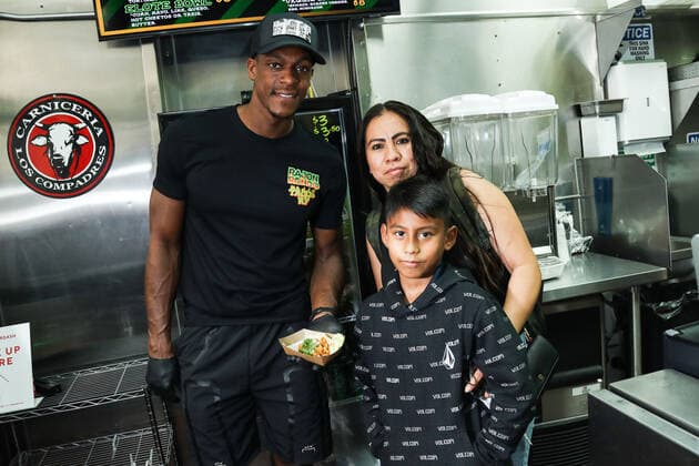 National Taco Day With Los Angeles Lakers Star Rajon Rondo At Tacos AF American professional basketball player Rajon Rondo attends the National Taco Day With Los Angeles Lakers Star Rajon Rondo held at Tacos AF on October 4, 2021 in Los Angeles, California, United States. Tacos AF partnered with Lakers Rajon Rondo to support the Downtown community by donating a portion of proceeds from taco sales on National Taco Day - Monday, October 4th to the Downtown Women s Center. Rondo served taco s this afternoon to some members of the Women s Center. Los Angeles California United States 0137248561st  Copyright: xImagexPressxAgencyx