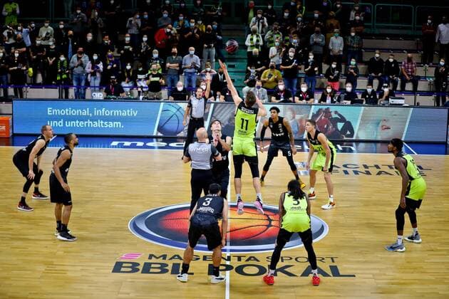 medi Bayreuthvs. Hamburg Towers, Basketball, Bundesliga, BBL Pokal, easycredit BBL, Achtelfinale, Spielzeit 2021 2022, 05.10.2021, medi Bayreuth vs. Hamurg Towers, Basketball, Bundesliga, BBL Pokal, easycredit BBl, Achtelfinale, Spielzeit 2021 2022, 05.10.2021, Foto: EIBNER Thorsten OCHS Bayreuth Copyright: xEibner-Pressefoto ThorstenxOchsx EP_TOS