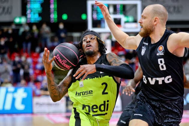 Sport Bilder des Tages medi Bayreuthvs. Hamburg Towers, Basketball, Bundesliga, BBL Pokal, easycredit BBL, Achtelfinale, Spielzeit 2021 2022, 05.10.2021, medi Bayreuth vs. Hamurg Towers, Basketball, Bundesliga, BBL Pokal, easycredit BBl, Achtelfinale, Spielzeit 2021 2022, 05.10.2021, Foto: EIBNER Thorsten OCHS Bayreuth Copyright: xEibner-Pressefoto ThorstenxOchsx EP_TOS