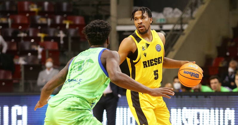 Ludwigsburg , Basketball Champions League MHP Riesen Ludwigsburg vs Dinamo Sassari Justin Smith ( Riesen ) ,
