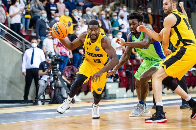 Yorman Polas Bartolo (MHP RIESEN Ludwigsburg 13) beim BCL-Spiel: MHP RIESEN Ludwigsburg - Dinamo Sassari am 05.10.2021 in Ludwigsburg (MHPArena) Deutschland Ludwigsburg. 05.10.21 Basketball , 05.10.2021, Ludwigsburg (Deutschland)