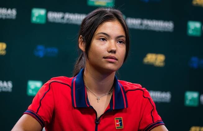 Mandatory Credit: Photo by Rob Prange Shutterstock (12525398e) Emma Raducanu of Great Britain talks to the media ahead of the 2021 BNP Paribas Open WTA, Tennis Damen 1000 tennis tournament 2021 BNP Paribas Open Day 2 - 05 Oct 2021 2021 BNP Paribas Open Day 2 - 05 Oct 2021  Copyright: xRobxPrange Shutterstockx 12525398e