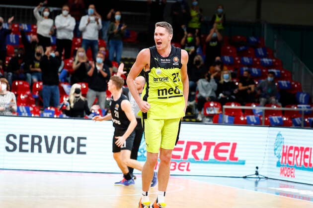 Basketball Bundesliga Magenta BBL Pokal Achtelfinale in der Oberfrankenhalle in Bayreuth Saison 2021-2022 Medi Bayreuth gegen Hamburg Towers Janari Jöesaar ( Medi Bayreuth 21)