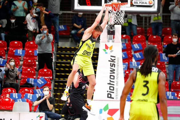 Basketball Bundesliga Magenta BBL Pokal Achtelfinale in der Oberfrankenhalle in Bayreuth Saison 2021-2022 Medi Bayreuth gegen Hamburg Towers Janari Jöesaar ( Medi Bayreuth 21)