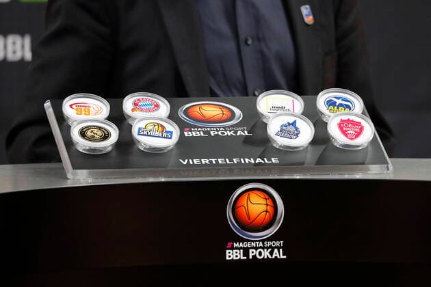 Sport Themen der Woche KW40 Sport Bilder des Tages Basketball Bundesliga Magenta BBL Pokal Achtelfinale in der Oberfrankenhalle in Bayreuth Saison 2021-2022 Medi Bayreuth gegen Hamburg Towers Auslosung zum BBL Pokal