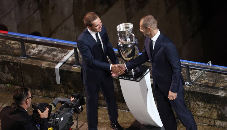 Sport Bilder des Tages UEFA EURO, EM, Europameisterschaft,Fussball 2024 Brand Launch BERLIN, GERMANY - OCTOBER 05: Aleksander Ceferin (R), UEFA President hands over the UEFA trophy to Philipp Lahm, Tournament Director of the Euro 2024 GmbH during the UEFA EURO 2024 Logo and Brand Launch at Olympiastadion on October 05, 2021 in Berlin, Germany. (Photo by Maja Hitij Getty Images) Berlin Olympiastadion Berlin Germany