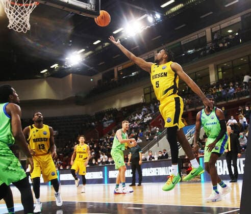 Justin Simon (Riesen) . MHP Riesen Ludwigsburg vs.Dinamo Basket Sassari . Basketball-Cha,pions League 2021-2022. Ludwigsburg , GER, 05.10.2021,