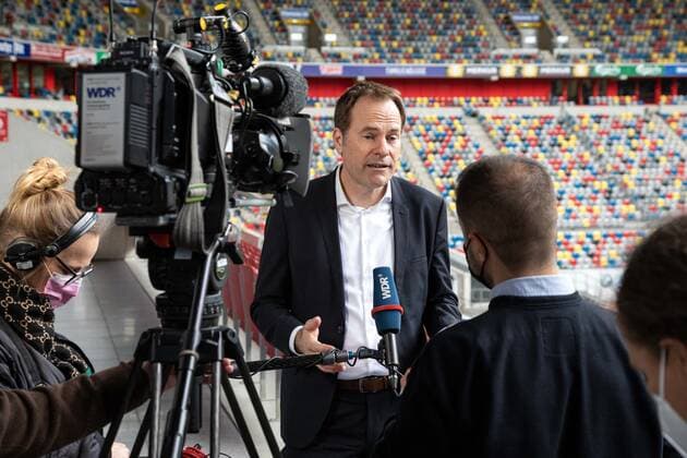 Pressetermin zur Vorstellung des Düsseldorfer UEFA 2024 Logo, 06.10.2021 Oberbuergermeister Dr. Stephan Keller und Stadtdirektor Burkhard Hintzsche; Pressetermin zur Vorstellung des Düsseldorfer UEFA 2024 Logo 06.10.2021 in Düsseldorf. Copyright: xBEAUTIFULxSPORTS KennyxBeelex