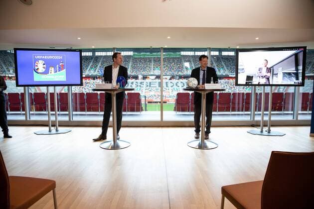 Pressetermin zur Vorstellung des Düsseldorfer UEFA 2024 Logo, 06.10.2021 Oberbuergermeister Dr. Stephan Keller und Stadtdirektor Burkhard Hintzsche; Pressetermin zur Vorstellung des Düsseldorfer UEFA 2024 Logo 06.10.2021 in Düsseldorf. Copyright: xBEAUTIFULxSPORTS KennyxBeelex