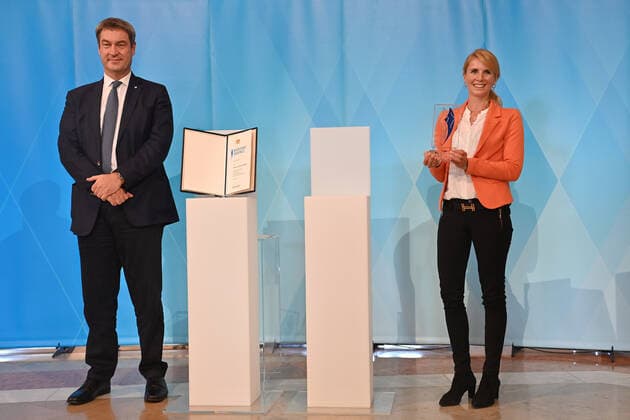 Jessica VON BREDOW WERNDL ( zweifache Olympiasiegerin im Reiten Tokyo 2020), Markus SOEDER (Ministerpraesident Bayern und CSU Vorsitzender). Bayerischer Sportpreis 2021 am 06.10.2021.