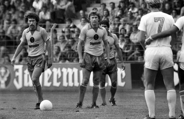 13.08.77 Eintracht Braunschweig - VfB Stuttgart Deutschland, Braunschweig, 13.08.1977, Fussball, Bundesliga, Eintracht Braunschweig - VfB Stuttgart (3:1): Paul Breitner (Eintracht Braunschweig). *** 13 08 77 Eintracht Braunschweig VfB Stuttgart Germany, Braunschweig, 13 08 1977, Football, Bundesliga, Eintracht Braunschweig VfB Stuttgart 3 1 Paul Breitner Eintracht Braunschweig