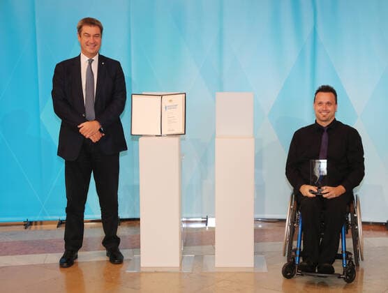 Der Bayerische Ministerpräsident Dr. Markus Söder verleiht den Bayerischen Medaillengewinner von Tokio den Bayerischen Sportpreis Markus Söder und Thomas Brüchle München Bayern Deutschland Staatskanzlei Kuppelsaal