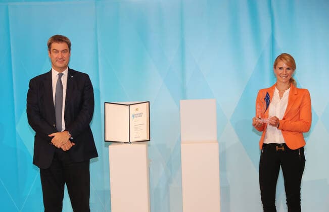 Der Bayerische Ministerpräsident Dr. Markus Söder verleiht den Bayerischen Medaillengewinner von Tokio den Bayerischen Sportpreis Markus Söder und Jessica von Bredow-Werndl München Bayern Deutschland Staatskanzlei Kuppelsaal