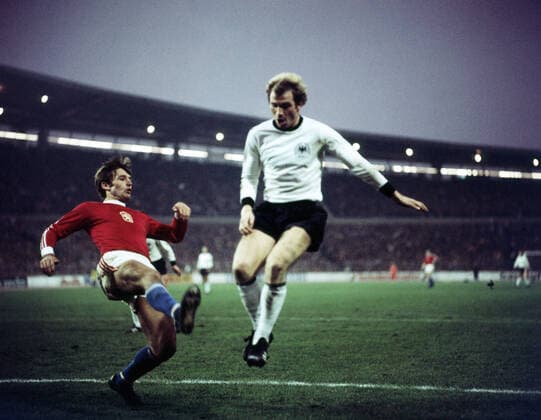 17.11.76 Deutschland - Tschechoslowakei Deutschland, Hannover, 17.1.1977, FIFA, Länderspiel, DFB Deutschland - Tschechoslowakei (2:0): Uli Hoeneß (Deutschland). *** 17 11 76 Germany Czechoslovakia Germany, Hannover, 17 1 1977, FIFA, international match, DFB Germany Czechoslovakia 2 0 Uli Hoeneß Germany