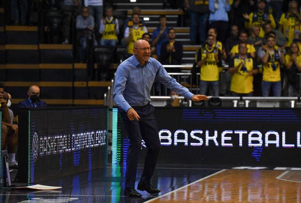 GER, Basketball, EWE Baskets Oldenburg vs Rytas Vilnius 06.10.2021, EWE Arena, Oldenburg, GER, BCL, EWE Baskets Oldenburg vs Rytas Vilnius, im Bild an der Linie Mladen DRIJENCIC ( EWE Baskets Oldenburg Head-Coach Trainer )
