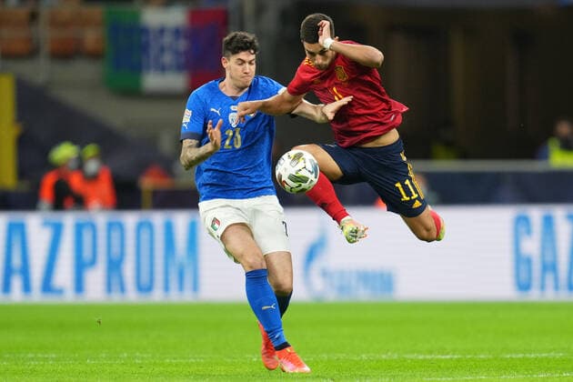ESP: Italy - Spain. UEFA Nations League semifinal Ferran Torres of Spain and Alessandro Bastoni of Italy during the UEFA Nations League match between Italy and Spain played at San Siro Stadium on October 6, 2021 in Milan, Italy. kpng Copyright: xPRESSINPHOTOx PS_211006_024