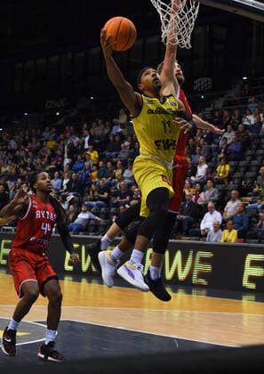 GER, Basketball, EWE Baskets Oldenburg vs Rytas Vilnius 06.10.2021, EWE Arena, Oldenburg, GER, BCL, EWE Baskets Oldenburg vs Rytas Vilnius, im Bild Phil PRESSEY ( EWE Baskets Oldenburg 11 ) Gytis RADZEVICIUS ( BC Rytas VILNIUS 7 )