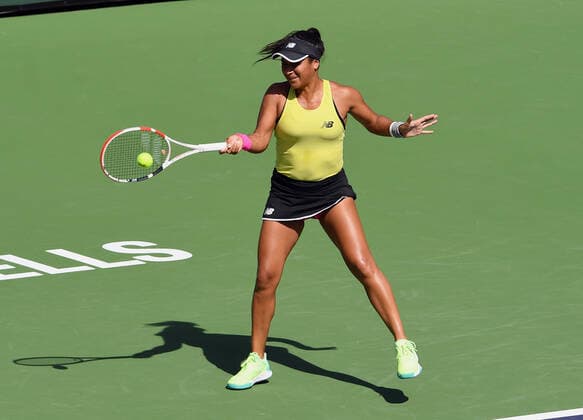 INDIAN WELLS, CA - OCTOBER 06: Heather Watson of Great Britain returns a shot in a tennis match during the BNP Paribas Open played on October 6, 2021 at the Indian Wells Tennis Garden in Indian Wells, CA. (Photo by John Cordes Icon Sportswire) TENNIS: OCT 06 BNP Paribas Open Icon506211006020