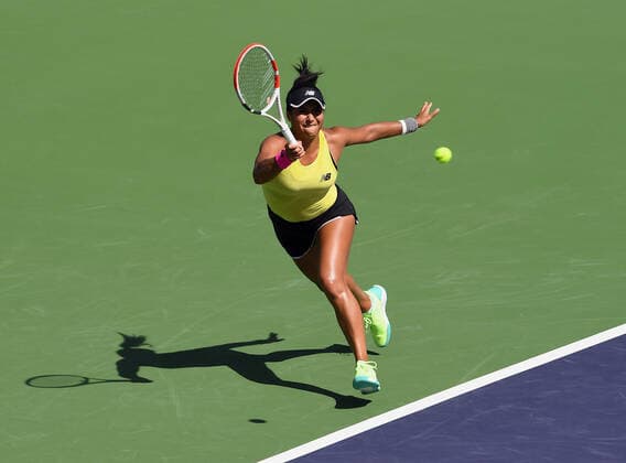 INDIAN WELLS, CA - OCTOBER 06: Heather Watson of Great Britain returns a shot in a tennis match during the BNP Paribas Open played on October 6, 2021 at the Indian Wells Tennis Garden in Indian Wells, CA. (Photo by John Cordes Icon Sportswire) TENNIS: OCT 06 BNP Paribas Open Icon506211006025