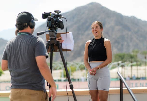 Sport Bilder des Tages Mandatory Credit: Photo by Rob Prange Shutterstock (12524558df) Belinda Bencic of Switzerland talks to the media ahead of the 2021 BNP Paribas Open WTA, Tennis Damen 1000 tennis tournament BNP Paribas Open, Tennis, Day 1, Indian Wells Tennis Garden, California, USA - 06 Oct 2021 BNP Paribas Open, Tennis, Day 1, Indian Wells Tennis Garden, California, USA - 06 Oct 2021 Copyright: xRobxPrange Shutterstockx 12524558df