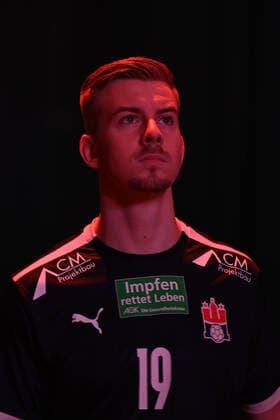 Handball I Herren I Saison 2021-2022 I DHB-Pokal I 2. Runde I HSV Hamburg - Fuechse Berlin I 06.10.2021 Volle Konzentration im Spielertunnel vor dem Spiel: Handball Verein Hamburg e.V. gegen Fuechse Berlin. In der Mitte zu sehen ist: Jonas Gertges ( 19, Handball Sport Verein Hamburg e.V.) Hamburg Barclaycard Arena Hamburg Deutschland *** Handball I Men I Season 2021 2022 I DHB Cup I 2 Round I HSV Hamburg Fuechse Berlin I 06 10 2021 Full concentration in the players tunnel before the game Handball Sport Verein Hamburg e V against Fuechse Berlin In the middle to see Jonas Gertges 19, Handball Sport Verein Hamburg e V Hamburg Barclaycard Arena Hamburg Germany. Copyright: xLobeca Schlikisx