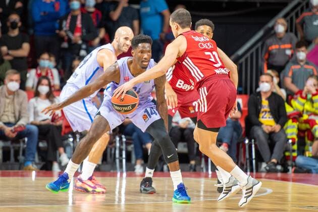 Nigel Hayes-Davis 14 FC Barcelona, Barca , Zan Mark Sisko 31 (FC Bayern), FC Bayern Basketball vs. FC Barcelona, EuroLeague, 07.10.2021 Muenchen Bayern Deutschland