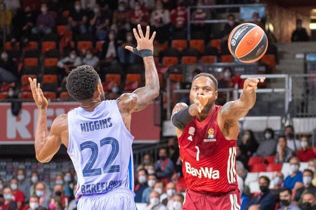 Cory Higgins 22 FC Barcelona, Barca , Thomas Deshaun 1 (FC Bayern), FC Bayern Basketball vs. FC Barcelona, EuroLeague, 07.10.2021 Muenchen Bayern Deutschland
