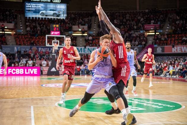 Rokas Jokubaitis 31 FC Barcelona, Barca , Thomas Deshaun 1 (FC Bayern), FC Bayern Basketball vs. FC Barcelona, EuroLeague, 07.10.2021 Muenchen Bayern Deutschland