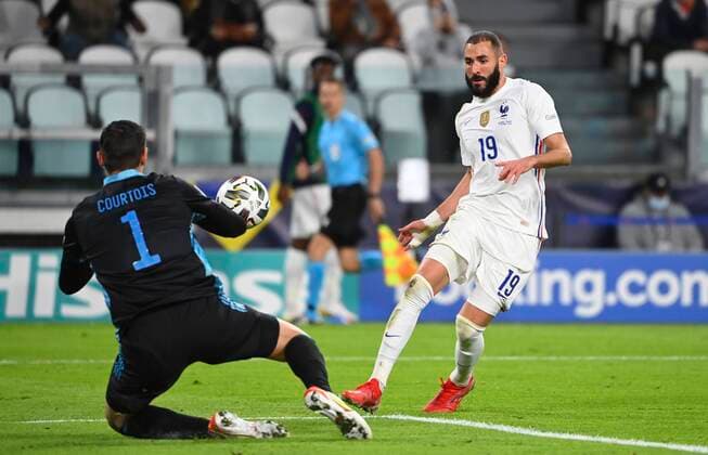 Torino, Italy - October 07 : Karim Benzema forward of France & Thibaut Courtois goalkeeper of Belgium during the UEFA Nations League Finals 2021 Semi-Final match between Belgium and France on October 7, 2021 in Torino, Italy, 7 10 2021 ( Belgium v France UEFA Nations League Semi-Final PhotoNews Panoramic 