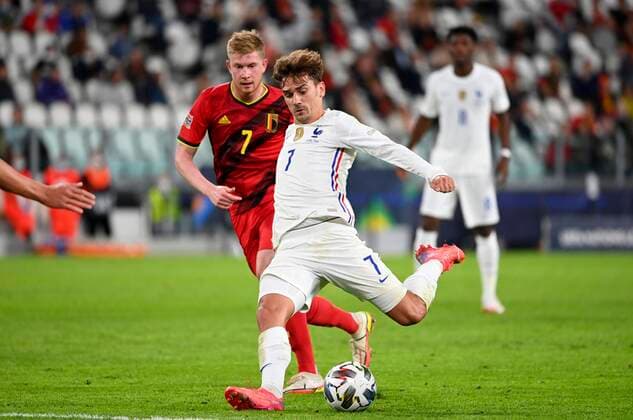 Torino, Italy - October 07 : Kevin De Bruyne forward of Belgium & Antoine Griezmann forward of France during the UEFA Nations League Finals 2021 Semi-Final match between Belgium and France on October 7, 2021 in Torino, Italy, 7 10 2021 ( Belgium v France UEFA Nations League Semi-Final PhotoNews Panoramic 