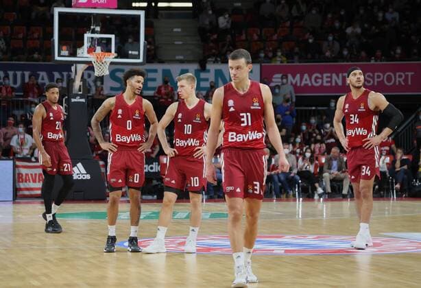 Enttaeuschung . . . Bayern - Spieler. Basketball, FC Bayern - Barcelona, Euroleague, Season 2021-2022, am 7.10.2021 in Muenchen, A U D I D O M E, Deutschland. Quelle Copyright Credit : Oryk HAIST