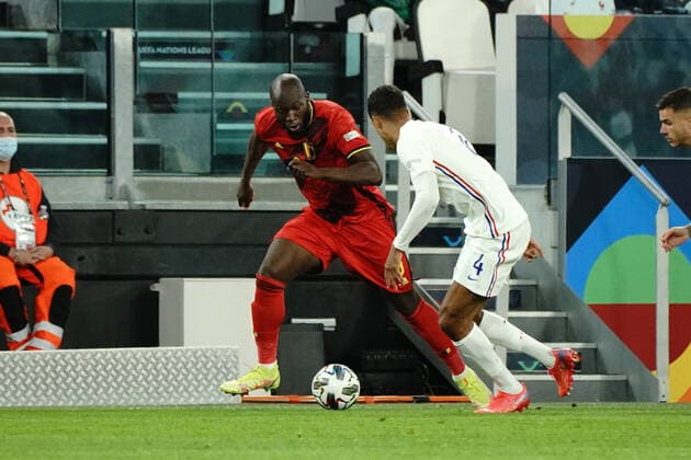 Romelu Lukaku (Belgique) - Raphael Varane (France) FOOTBALL : Belgique vs France - League des Nations - Demi Finale - Turin - 07 10 2021 NorbertScanella Panoramic 