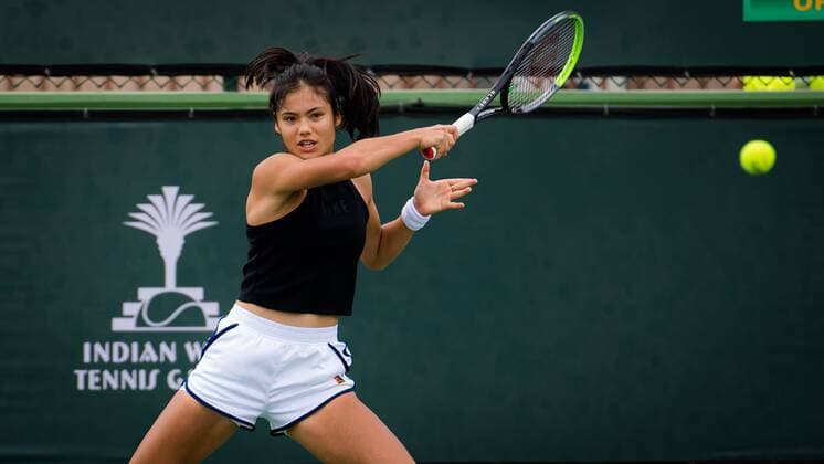 Mandatory Credit: Photo by Rob Prange Shutterstock (12524628cu) Emma Raducanu of Great Britain during practice ahead of the 2021 BNP Paribas Open WTA, Tennis Damen 1000 tennis tournament BNP Paribas Open, Tennis, Day 2, Indian Wells Tennis Garden, California, USA - 07 Oct 2021 BNP Paribas Open, Tennis, Day 2, Indian Wells Tennis Garden, California, USA - 07 Oct 2021 Copyright: xRobxPrange Shutterstockx 12524628cu